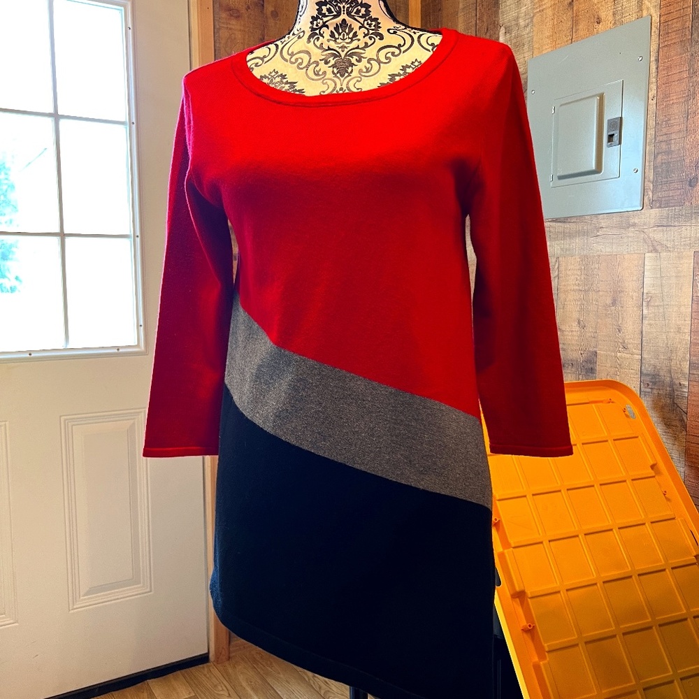 WOMENS LADIES NEW DIRECTIONS SMAL RED GRAY BLACK SWEATER